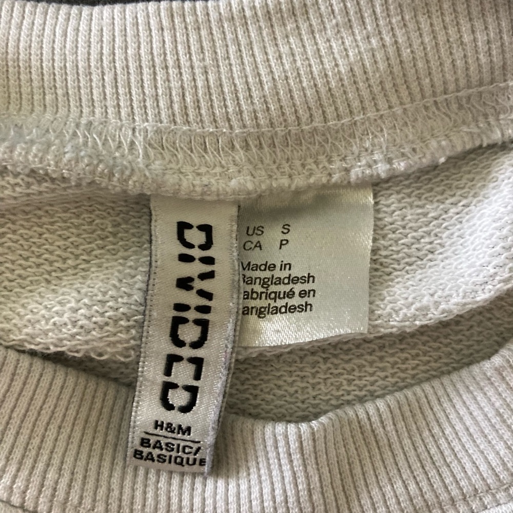 H&M basic sweatshirt! - Picture 2 of 2
